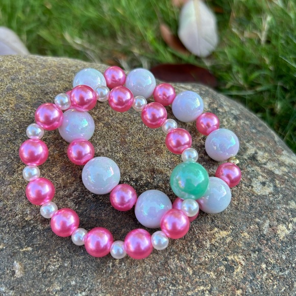 Pink and White Beaded Bracelet - Picture 2 of 2
